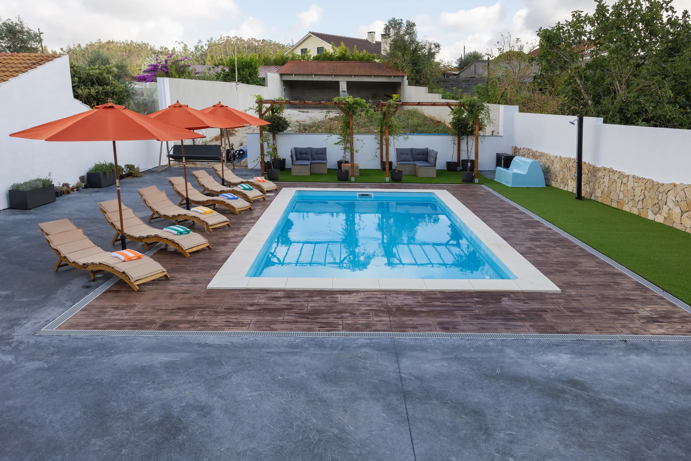 The private pool and sun loungers at Villa Mendes in Pombal, Portugal